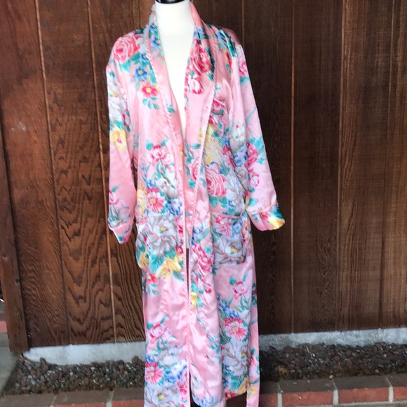 SOLD Saks Fifth Ave Robe - Picture 7 of 8